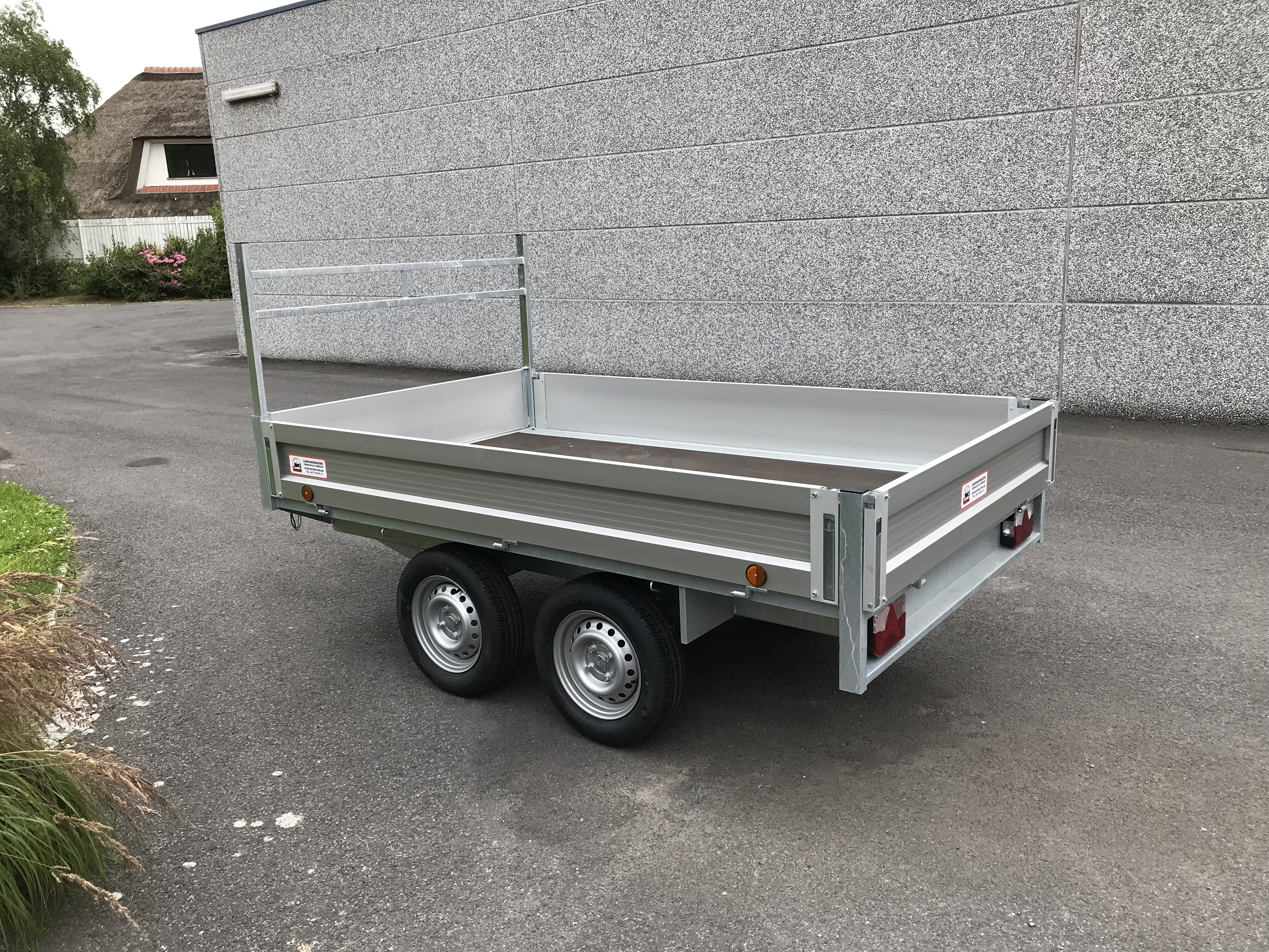 rol streng Realistisch Plateau aanhangwagen MTM 750kg - TrailerOUTLET